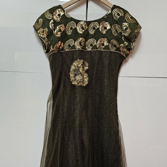 Indian Traditional Chudithar Suit for Party Wear - Green with detachable dupata - Picture 2 of 9